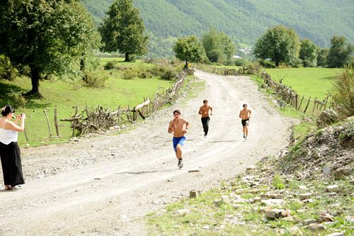 Tetgruppen halvveis i l&oslash;pet. Arrang&oslash;rfoto.
