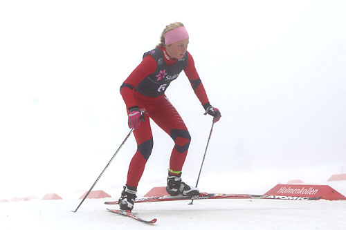 Lisa Kvamme p&aring; vei mot NM-gull i klassen for 17-&aring;ringer under mesterskapets 5 km i fri teknikk i Holmenkollen 2012. Foto: Erik Borg.