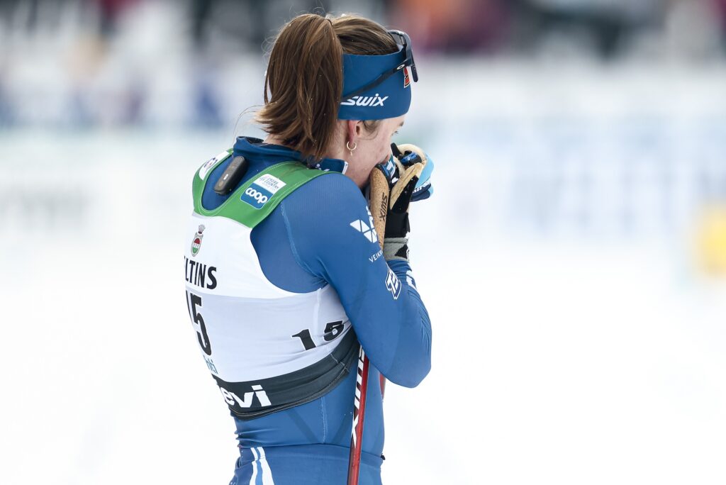 Krista Parmakoski (FIN), Johanna Matintalo (FIN), (l-r) - FIS world cup cross-country, 20km, Lahti (FIN).