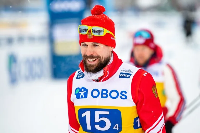 Zranenia prinútili Ustiugova vynechať 30-kilometrový skiatlon na olympijských hrách v Pekingu
