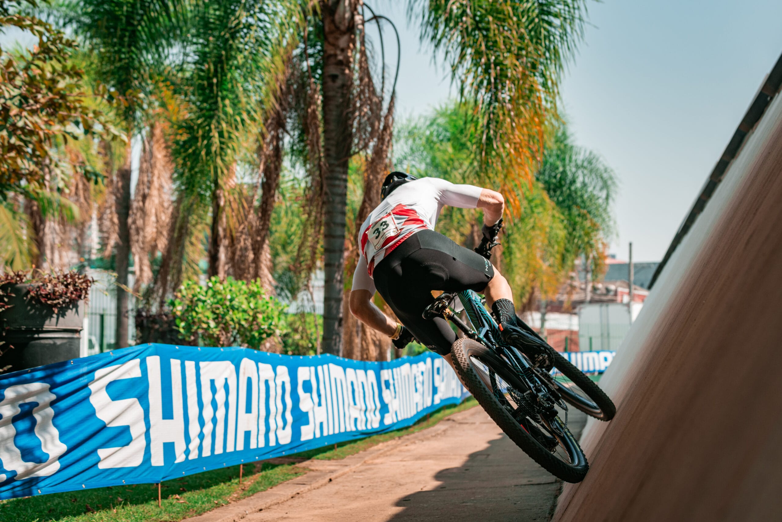 サンパウロライブでSCプレイでUCI MTBエリミネーターを見る
