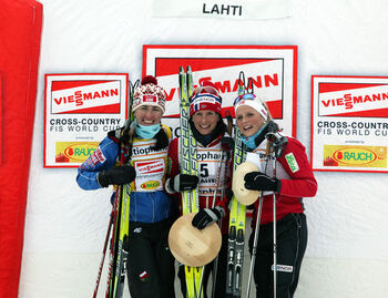 DAMERNAS tre bästa i dubbeljakt i Lahtis. Marit Björgen (mitten) med Justyna Kowalczyk (t v) och Therese Johaug (t h). Foto: KJELL-ERIK KRISTIANSEN DAMERNAS tre bästa i dubbeljakt i Lahtis. Marit Björgen (mitten) med Justyna Kowalczyk (t v) och Therese Johaug (t h). Foto: KJELL-ERIK KRISTIANSEN