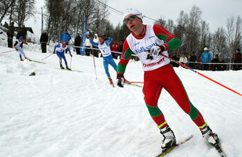 MARTIN BERGLUND fr&aring;n Str&ouml;mn&auml;s GIF i Pite&aring; i ledningen i H17-18-finalen f&ouml;re Carl Quicklund, &Ouml;stersund och Daniel Svensson, Mora. Foto: MOA MOLANDER KRISTIANSEN