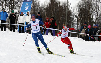 EVENLINA SETTLIN fr&aring;n Hudiksvall leder D17-18-finalen f&ouml;re Stina Nilsson fr&aring;n Malung, men det var dalkullan som vann till slut. Foto: MOA MOLANDER KRISTIANSEN
