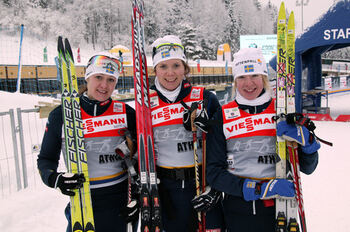 MELLANN&Ouml;JDA SVENSKA TJEJER i Otep&auml;&auml;, fr v: Britta Johansson-Norgren, Sara Lindborg och Sofia Bleckur. Foto: KJELL-ERIK KRISTIANSEN