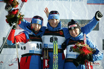 U23-V&Auml;RLDSM&Auml;STAREN Evgeniy Belov (i mitten) med tv&aring;an Pavel Vikulin (t v) och trean Raul Shakirzianov. Foto: MOA MOLANDER KRISTIANSEN