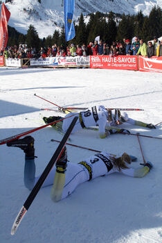 SAMLING I M&Aring;LET&hellip; Emma Wik&eacute;n, Hanna Brodin och Lisa Larsen tog ut allt i dubbeljakten. Foto: CATHRINE ENGMAN