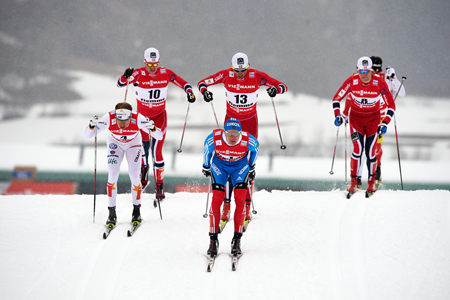 Emil och Kriukov f&ouml;re norrm&auml;nnen under sprintfinalen. FOTO: Felgenhauer/NordicFocus.