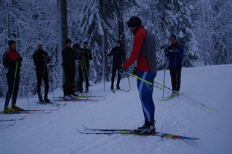 lägret i Östersund, nysnö och nyprepade spår. Fantastisk grupp från S-Holm, de njuter varje stavtag. Foto: Fredrik Myhr lägret i Östersund, nysnö och nyprepade spår. Fantastisk grupp från S-Holm, de njuter varje stavtag. Foto: Fredrik Myhr