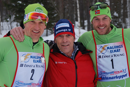 Tävlingsledaren Evert Ryen strax innan start med Jerry Ahrlin och Jörgen Aukland. FOTO: Johan Trygg. Tävlingsledaren Evert Ryen strax innan start med Jerry Ahrlin och Jörgen Aukland. FOTO: Johan Trygg.
