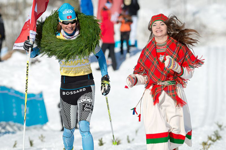 Seraina Boner har tagit emot segerkransen. FOTO: Magnus &Ouml;sth.