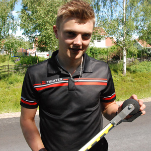 Joakim Engstr&ouml;m bjuder p&aring; lite tips f&ouml;r den ovane rullskid&aring;karen. FOTO: Johan Trygg.