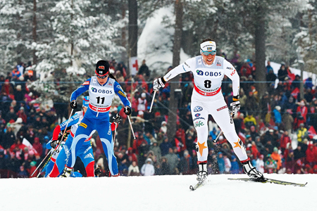 Charlotte Kalla avancerade upp till sj&auml;tte plats. H&auml;r f&ouml;re Kerttu Niskanen som slutade elva. FOTO: Felgenhauer/NordicFocus.