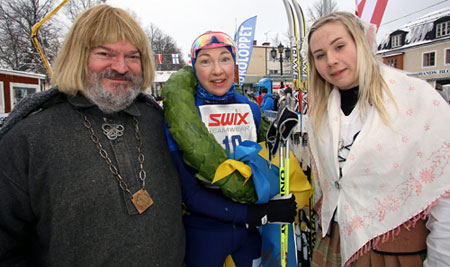 Nina Lintz&eacute;n pustar ut efter segern. P&aring; l&ouml;rdagen var hon tv&aring;a efter Susanne Nystr&ouml;m i Kristianloppet. FOTO: J&ouml;rgen Hjerpe.