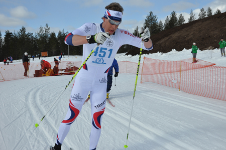 Rikard Tynell &ouml;ser p&aring; under Gr&ouml;nklittsjakten. FOTO: Bror Nilsson.