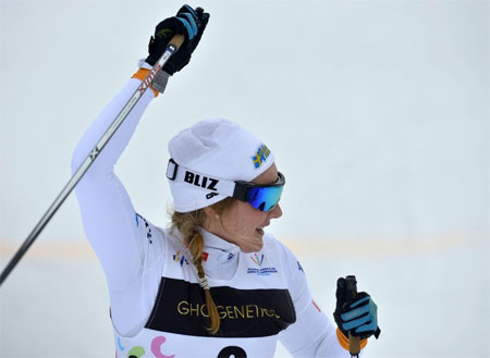 D&auml;r satt den. Stina jublar n&auml;r guldet &auml;r klart. FOTO: Arrang&ouml;ren.