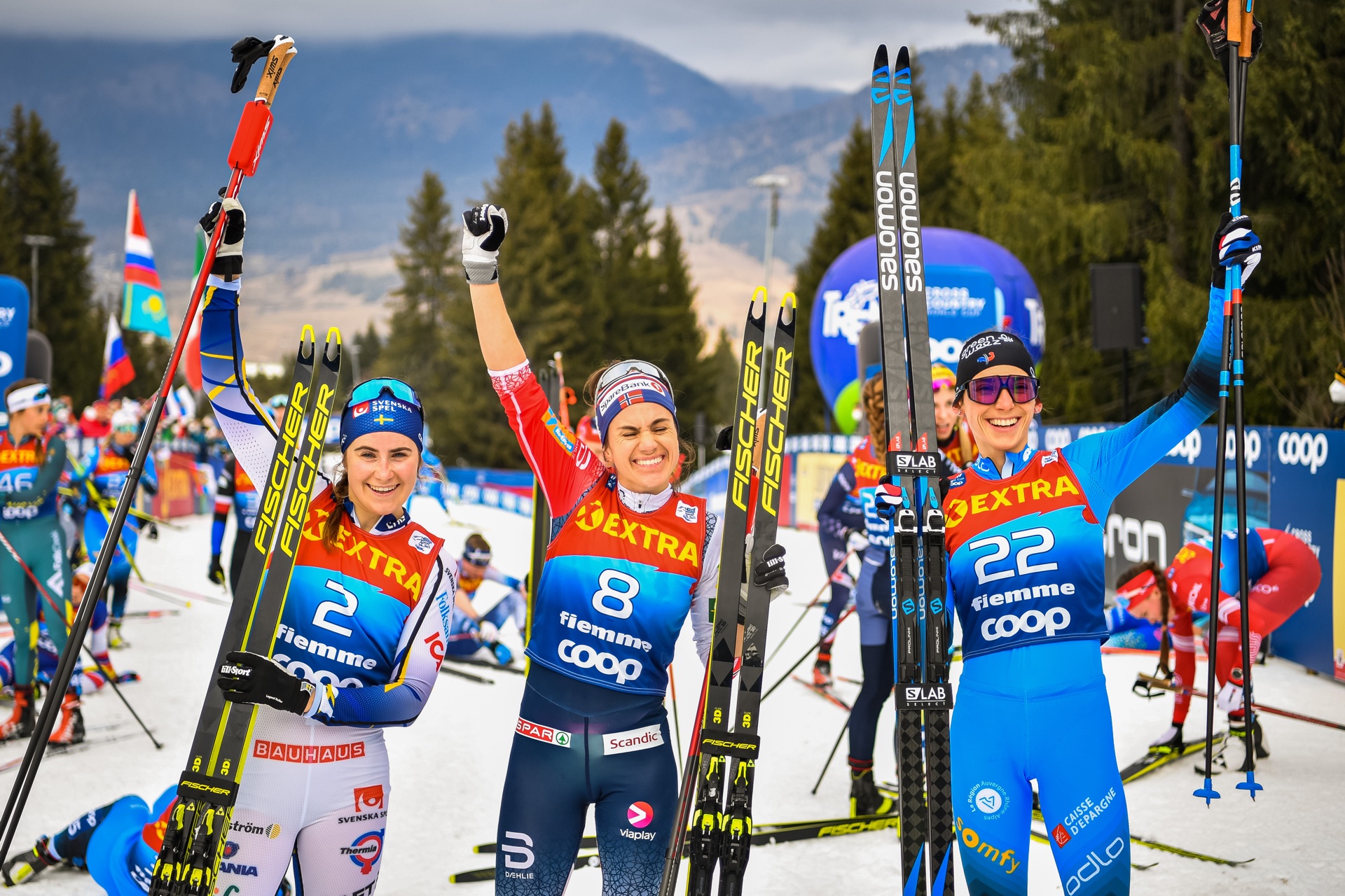 Topptrion på Final Climb. Ebba Andersson tvåa, Heidi Weng etta och Delphine Claudel trea.