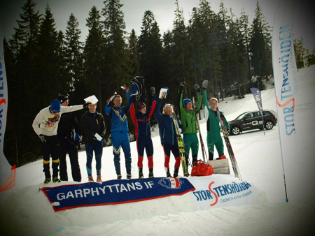 Topp &aring;tta med segraren Lukas Johansson l&auml;ngst till h&ouml;ger i bild.