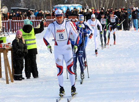 Slutsegraren Daniel Tynell drar klungan. FOTO: J&ouml;rgen Hjerpe.