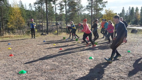 Full fart under barnledarutbildning i Orsa Grönklitt. FOTO: Dalarnas skidförbund.