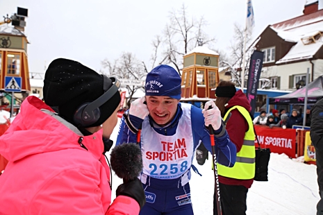 Axel Bergsten gjorde vinterns bästa lopp när han utmanade Jimmie Johnsson hela vägen till upploppet. FOTO: Samira Jonsson Orfanidis/Sveriges Radio.