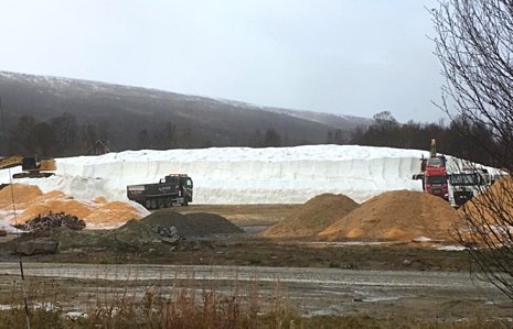 Snöberget i Bruksvallarna som nu bäddad för skidåkning redan 10 oktober. FOTO: Sandra Landén.
