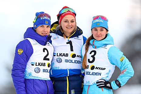 Stina Nilsson tillsammans med Natalia Matveeva och Yulia Belorukova. FOTO: Carl Sandin/Bildbyrån.