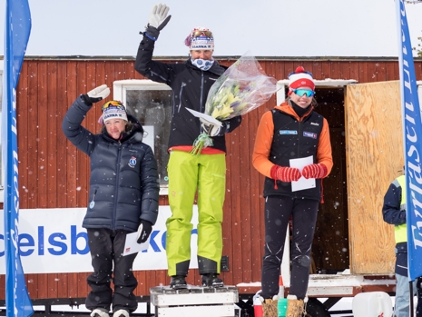 Topp tre i damklassen p&aring; Pilgrimsloppet: Lisa K Svensson, tv&aring;a, Ida Ingemarsdotter, etta och Anna Emilie Kant, trea.  FOTO: Pilgrimsloppet.