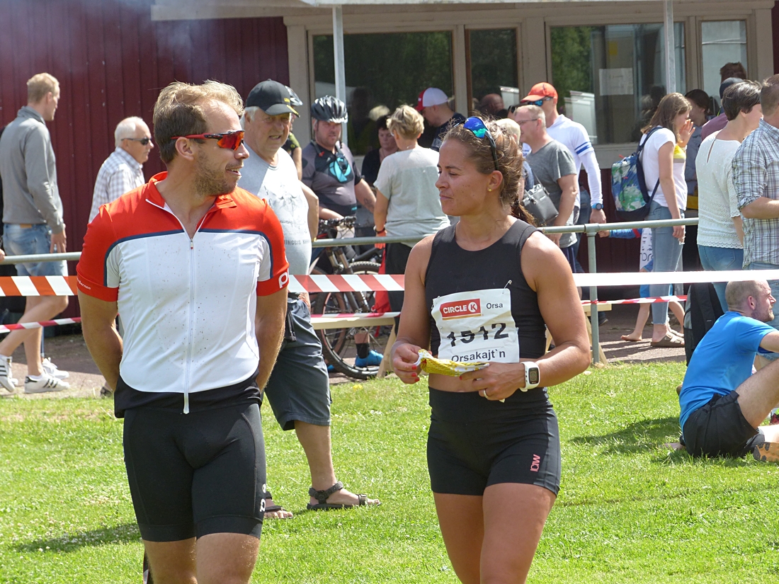 Emil och Anna J&ouml;nsson Haag var som vanligt p&aring; plats i Orsa p&aring; midsommarafton. FOTO: Johan Trygg/L&auml;ngd.se.