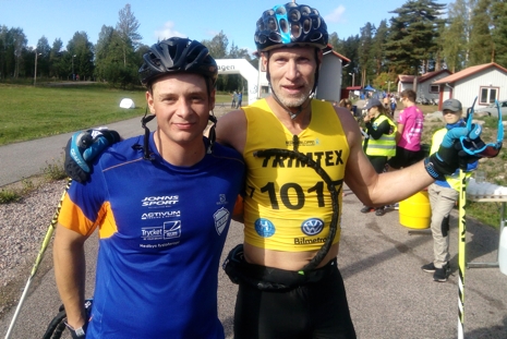 Jonathan Hedbys, till vänster, tog hem Volkswagen rullskidcup före Fredrik Wallström, till höger. FOTO: Volkswagen rullskidcup.