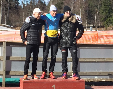 Stark H 40-trio efter s&ouml;ndagens masstart. Tv&aring;an Dan Moberg, ettan Oskar Sv&auml;rd och trean Tobias Westman. FOTO: Fredrik Larsson.