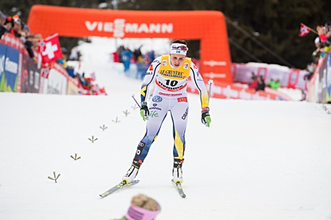 En utpumpad Anna Haag korsar m&aring;llinjen som tolva. FOTO: Jon Olav Nesvold/Bildbyr&aring;n.