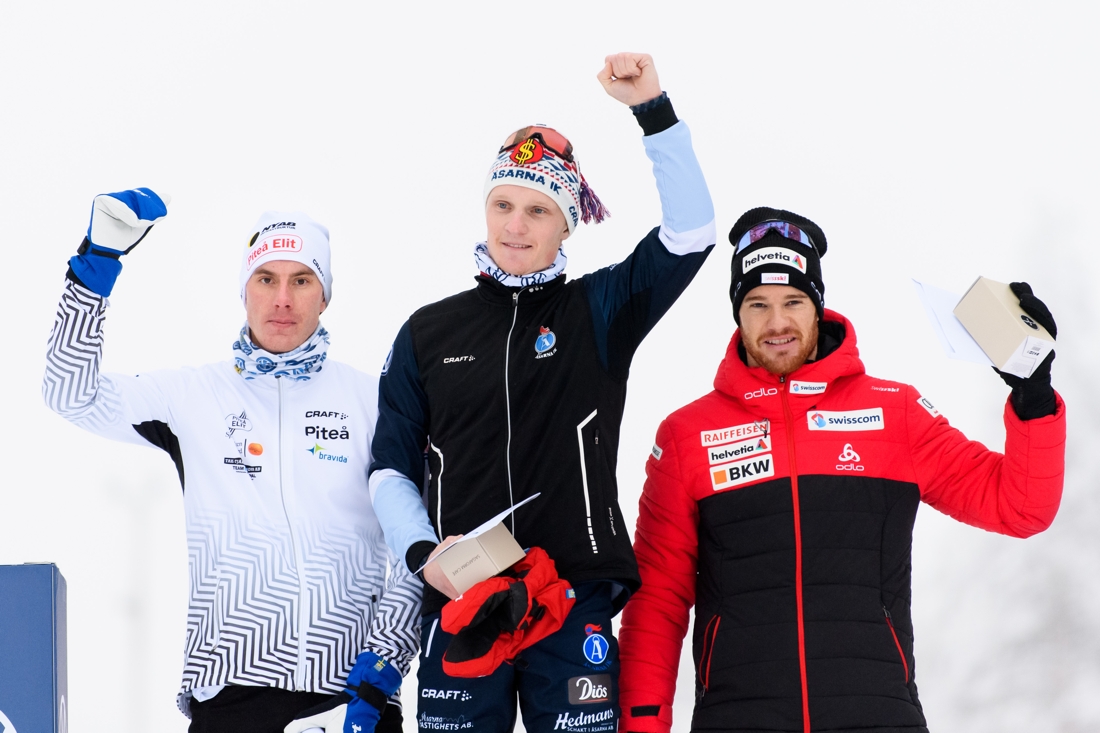 Johan H&auml;ggstr&ouml;m, Jens Burman och Dario Cologna p&aring; pallen. FOTO: Bildbyr&aring;n/Mathias Bergeld.