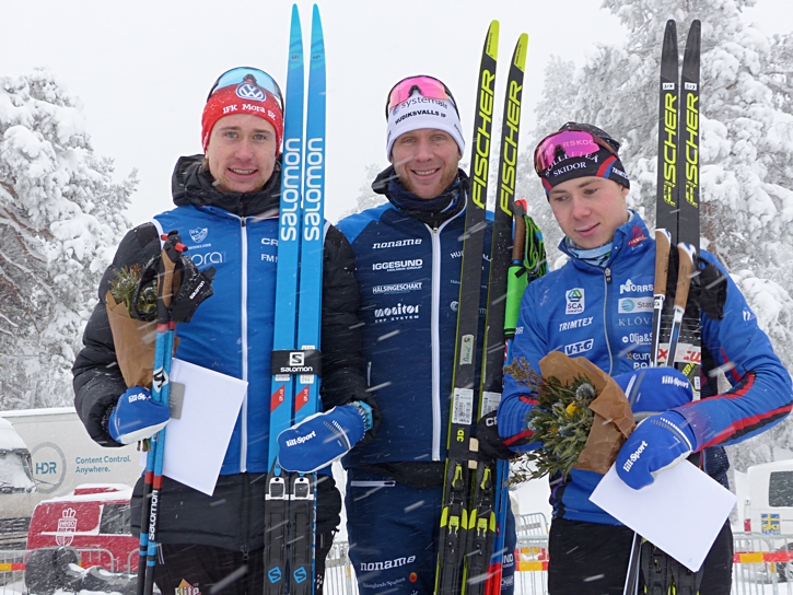 Medaljtrion: Jonas Eriksson, Daniel Rickardsson och Fredrik Andersson. FOTO: Johan Trygg/Längd.se.