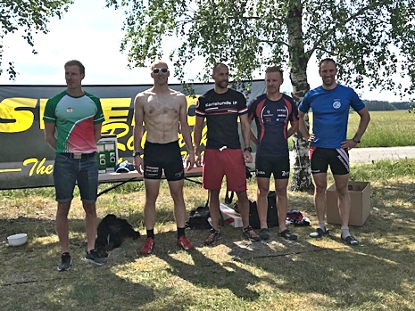 De fem bäst i H 21. Fr.v. Mattias Bryntesson, tvåa, Tobias Westman, etta, Robert Brundin, trea, Lasse Ericsson, fyra och Johan Kanto, femma. FOTO: Lidköpings VSK.