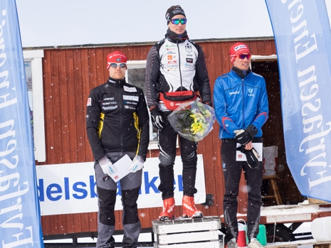 Topp tre i herrklassen p&aring; Pilgrimsloppet: Jens Eriksson, tv&aring;a, Max Novak, etta och Daniel Svensson, trea.  FOTO: Pilgrimsloppet.