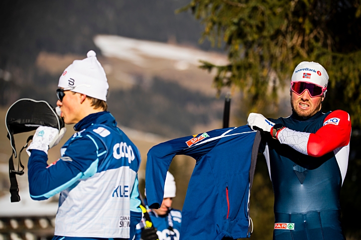 Johannes H&ouml;sflot Kl&auml;bo och Emil Iversen under fredagens tr&auml;ning inf&ouml;r Tour de Ski-starten i morgon. Tv&aring; &aring;kare som &auml;r bra b&aring;de p&aring; sprint och distans och d&auml;rf&ouml;r &aring;kare f&ouml;r toppstriden. FOTO: Fredrik Varfjell/Bildbyr&aring;n.