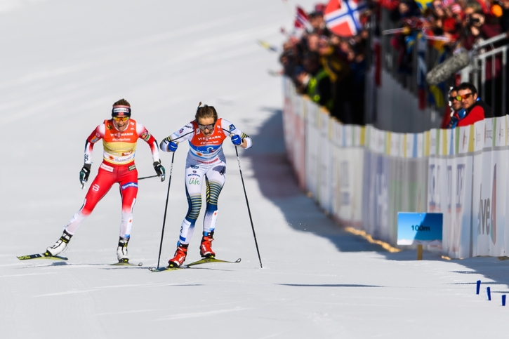 Stina har greppet p&aring; Johaug p&aring; upploppet. FOTO: Joel Marklund/Bildbyr&aring;n.
