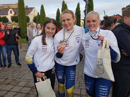 Sara Andersson, Linn S&ouml;mskar och Jackline Lockner. FOTO: Svenska skidf&ouml;rbundet.
