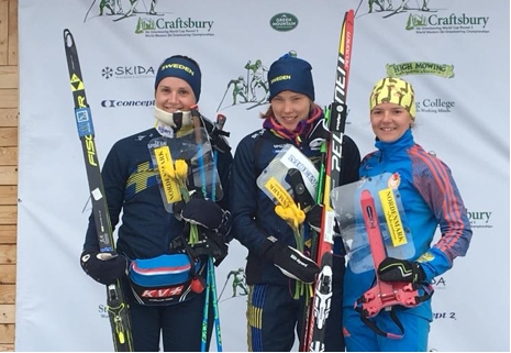 Alfta-Ösas Tove Alexandersson vann och säkrade totalseger i världscupen. Till vänster tvåan, IFK Moras Magdalena Olsson. Till höger trean Tatiyana Oborina, Ryssland. FOTO: Klaus Csucs.