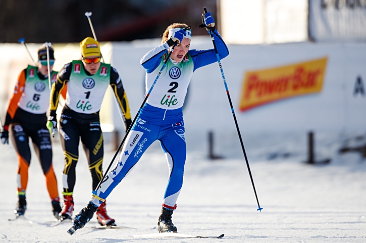 Moa Lundgren var offensiv hela dagen. H&auml;r drar hon i finalen f&ouml;re Hanna Falk. FOTO: Johan Axelsson/Bildbyr&aring;n.