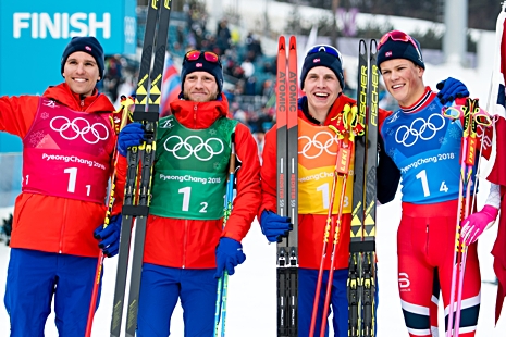 Norges guldlag med Didrik Tönseth, Martin Johnsrud Sundby, Simen Hegstad Krüger och Johannes Hösflot Kläbo. FOTO: Carl Sandin/Bildbyrån.