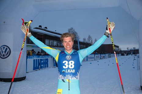 Så här glad var Hermansson efter segern. FOTO: Yngve Johansson, Imega Promotion.