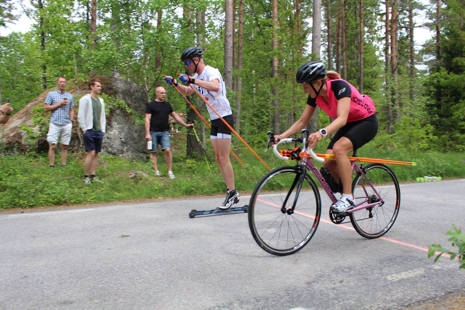 Simon Andersson i ensamt majest&auml;t vid spurtpriset efter 21 kilometer. FOTO: Rullskidgalejet.