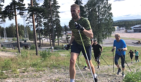 Stavgång är bra och skidlik träning. FOTO: tynellactivity.se.