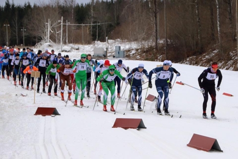 Strax efter starten på Roslagsloppet med Johan Myhr längst fram. FOTO: Roslagsloppet.