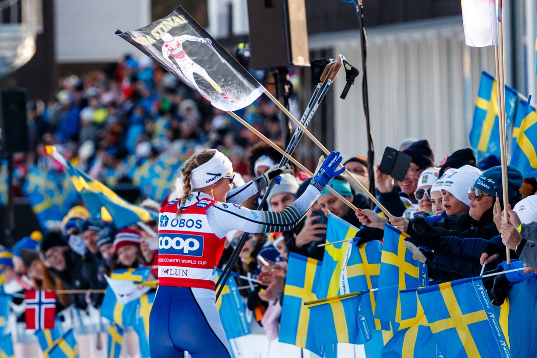 Stina tar emot folkets jubel. FOTO: Daniel Eriksson/Bildbyr&aring;n.