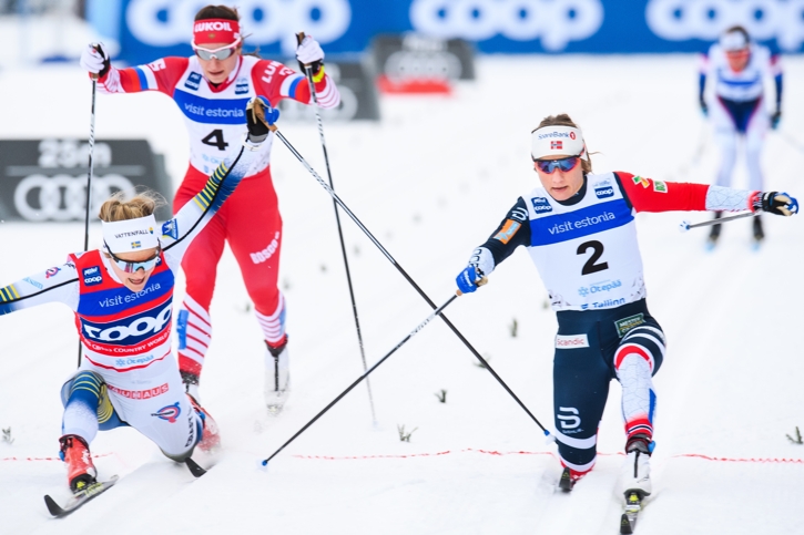 Stina Nilsson str&auml;ckte sig n&auml;r hon gjorde en spagat-m&aring;lg&aring;ng i semifinalen. Hon fick avst&aring; finalen och slutade sexa. FOTO: Jon Olav Nesvold/Bildbyr&aring;n.