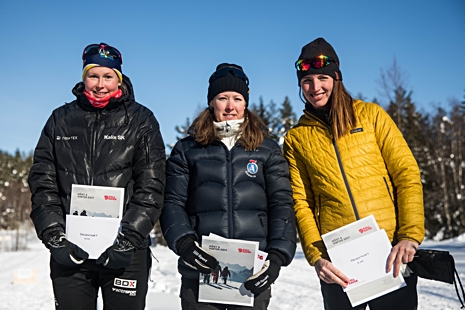 Topptrion i damklassen. Från vänster: Emma Bergström, tvåa, Lisa K Svensson, etta och Maria Görlin, trea. FOTO: www.adamediamedmera.se