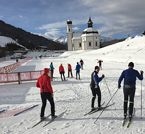 P&aring; v&auml;g ut i sp&aring;ret direkt bakom hotellet. FOTO: Johan Trygg/L&auml;ngd.se.